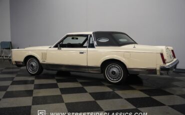 Lincoln-Mark-Series-Coupe-1982-Pastel-French-Vanilla-Blue-17943-10