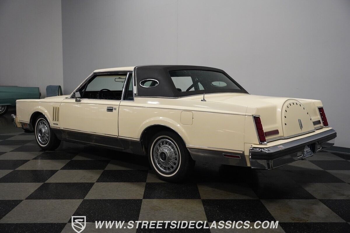 Lincoln-Mark-Series-Coupe-1982-Pastel-French-Vanilla-Blue-17943-11