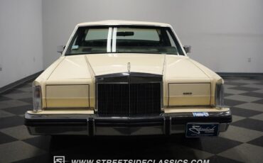 Lincoln-Mark-Series-Coupe-1982-Pastel-French-Vanilla-Blue-17943-5