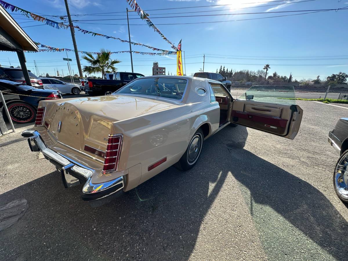 Lincoln-Mark-v-1979-yellow-182778-14