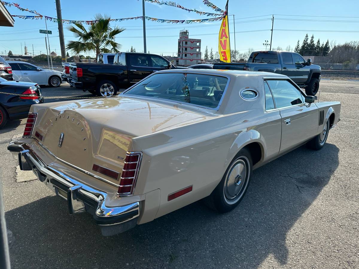 Lincoln-Mark-v-1979-yellow-182778-5