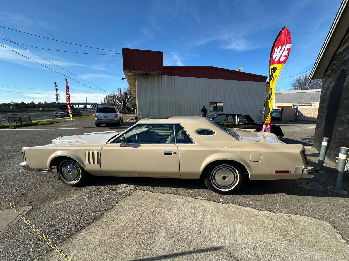 Lincoln-Mark-v-1979-yellow-182778-8