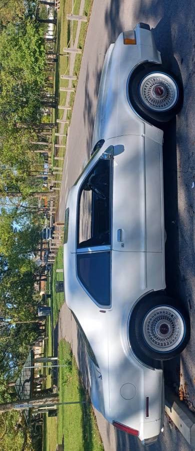 Lincoln-Mark-vii-1988-white-276806-3