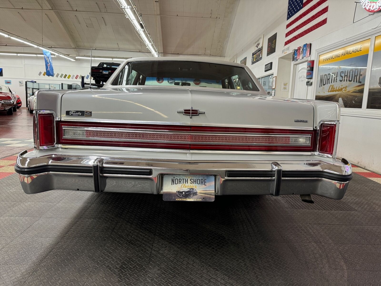 Lincoln-Town-Car-1977-Gray-Red-72514-12