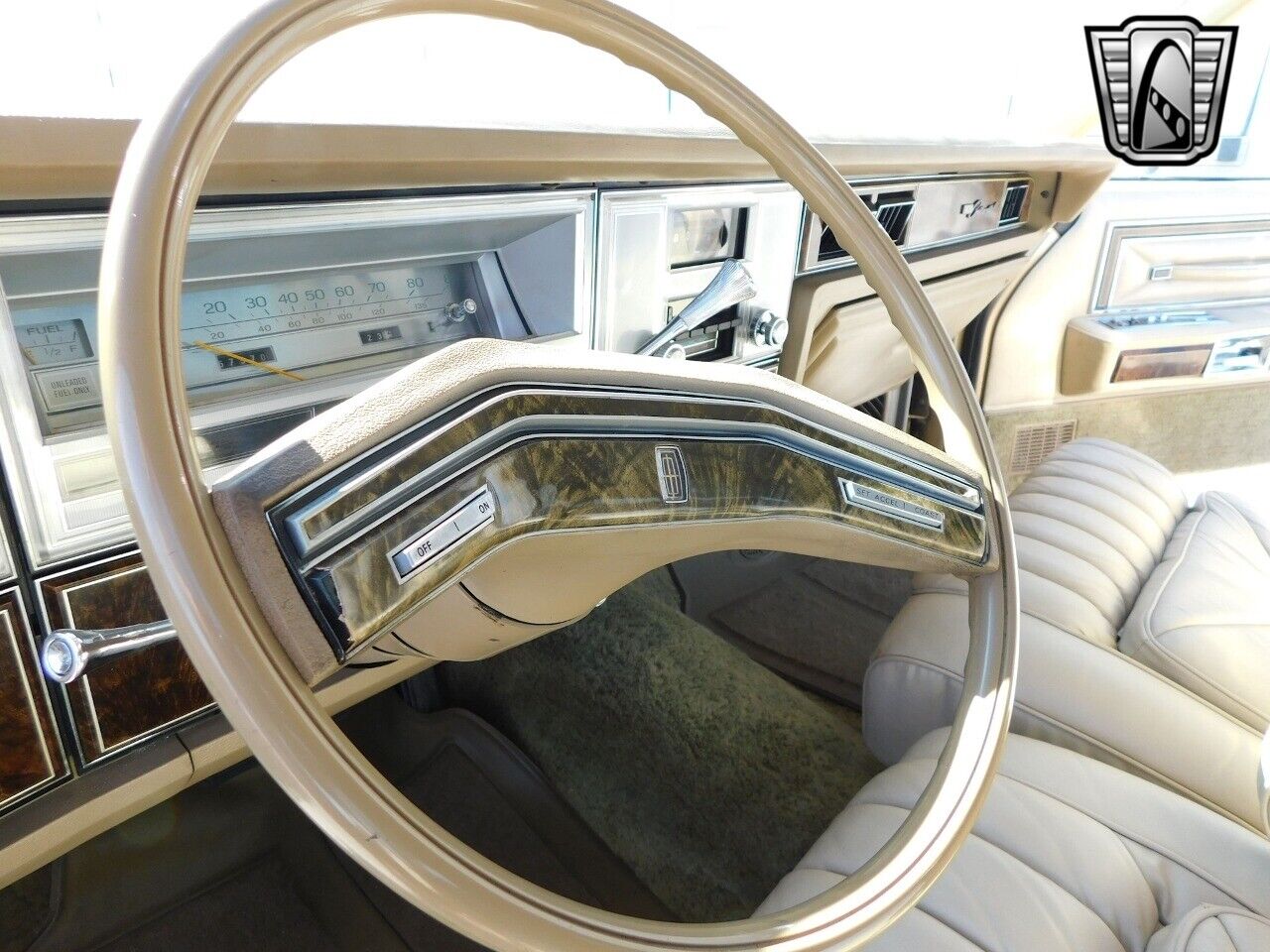 Lincoln-Town-Car-1978-Beige-Beige-108740-10