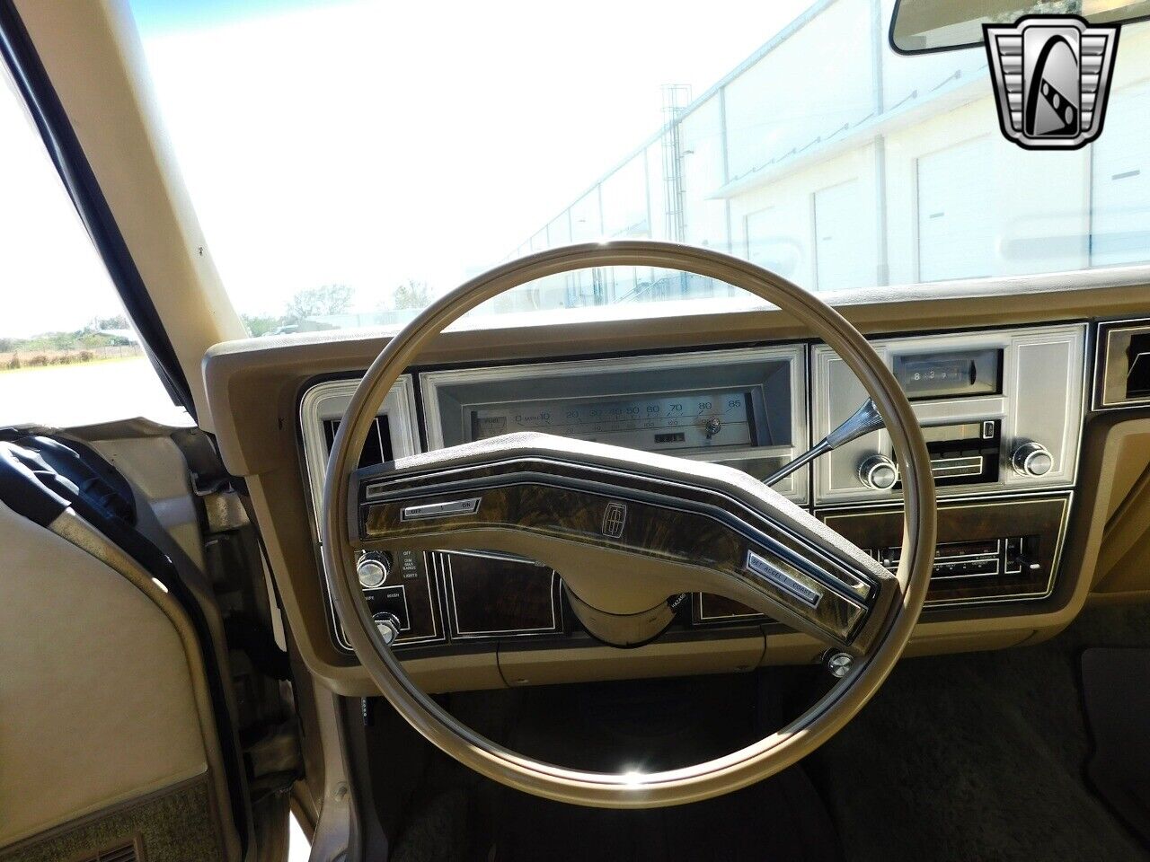 Lincoln-Town-Car-1978-Beige-Beige-108740-11