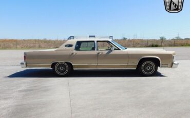 Lincoln-Town-Car-1978-Beige-Beige-108740-3