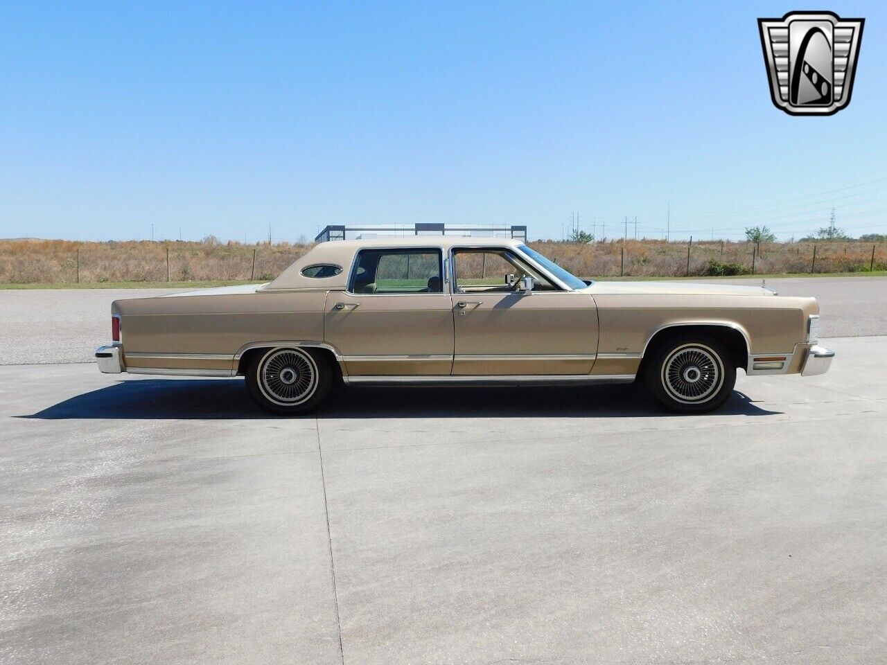 Lincoln-Town-Car-1978-Beige-Beige-108740-3