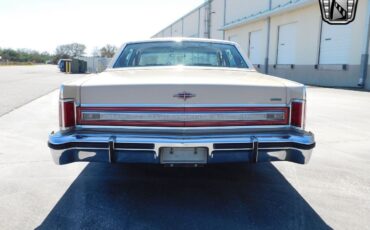 Lincoln-Town-Car-1978-Beige-Beige-108740-4