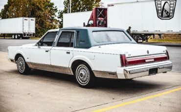 Lincoln-Town-Car-1985-White-Blue-92278-5