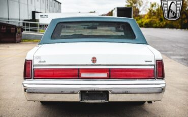 Lincoln-Town-Car-1985-White-Blue-92278-6