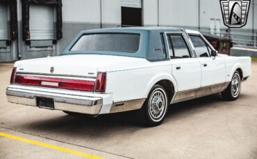 Lincoln-Town-Car-1985-White-Blue-92278-7