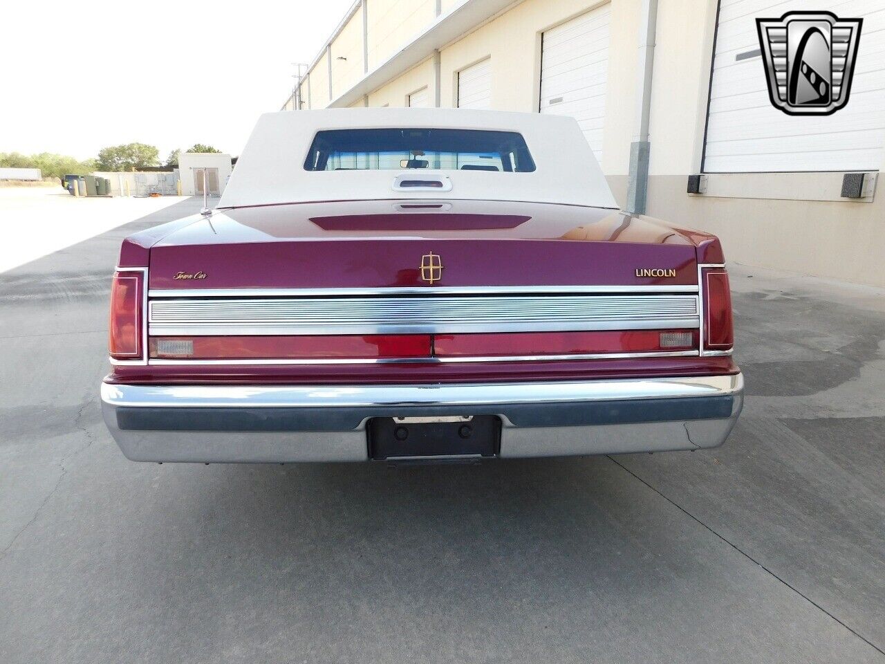 Lincoln-Town-Car-1989-Burgundy-Burgundy-23234-4