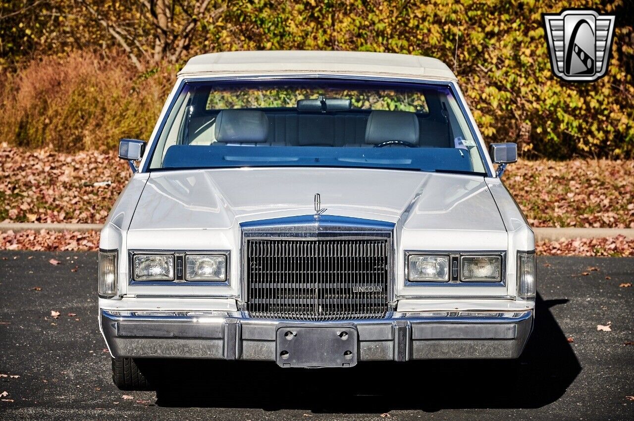 Lincoln-Town-Car-1989-White-White-87976-9