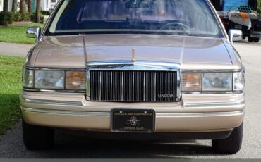 Lincoln-Town-Car-1992-Medium-Mocha-Metallic-Tan-94618-1