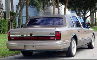 Lincoln-Town-Car-1992-Medium-Mocha-Metallic-Tan-94618-12