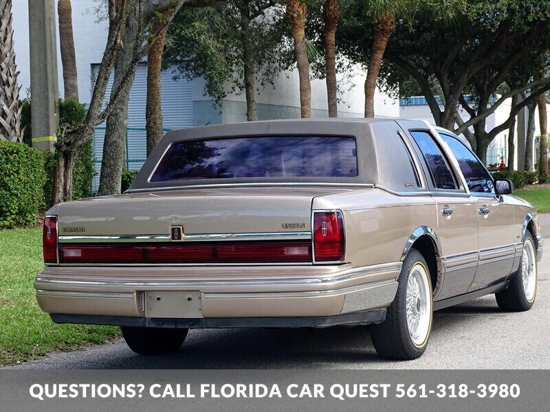 Lincoln-Town-Car-1992-Medium-Mocha-Metallic-Tan-94618-12