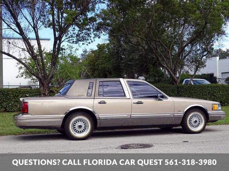 Lincoln-Town-Car-1992-Medium-Mocha-Metallic-Tan-94618-14