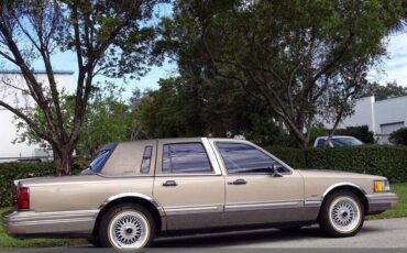 Lincoln-Town-Car-1992-Medium-Mocha-Metallic-Tan-94618-15