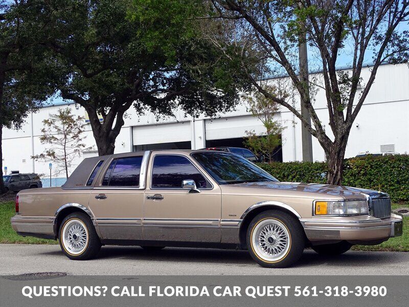 Lincoln-Town-Car-1992-Medium-Mocha-Metallic-Tan-94618-17