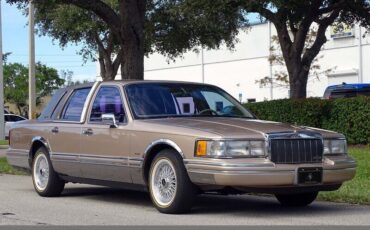 Lincoln-Town-Car-1992-Medium-Mocha-Metallic-Tan-94618-18