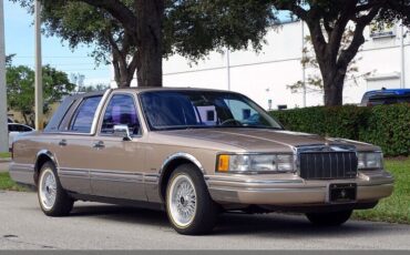 Lincoln-Town-Car-1992-Medium-Mocha-Metallic-Tan-94618-19