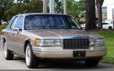 Lincoln-Town-Car-1992-Medium-Mocha-Metallic-Tan-94618-20