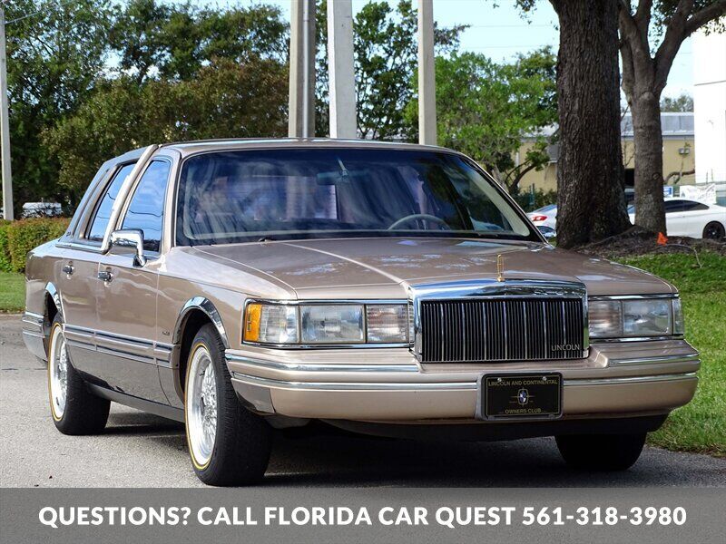 Lincoln-Town-Car-1992-Medium-Mocha-Metallic-Tan-94618-21