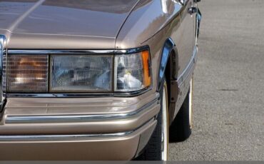 Lincoln-Town-Car-1992-Medium-Mocha-Metallic-Tan-94618-23