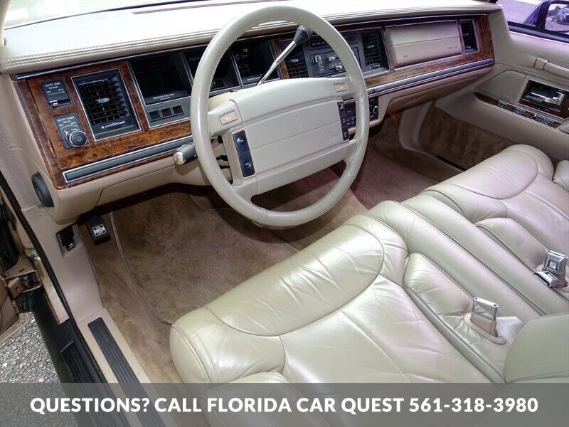 Lincoln-Town-Car-1992-Medium-Mocha-Metallic-Tan-94618-26