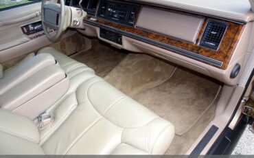 Lincoln-Town-Car-1992-Medium-Mocha-Metallic-Tan-94618-28