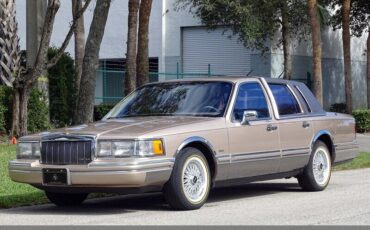 Lincoln-Town-Car-1992-Medium-Mocha-Metallic-Tan-94618-3