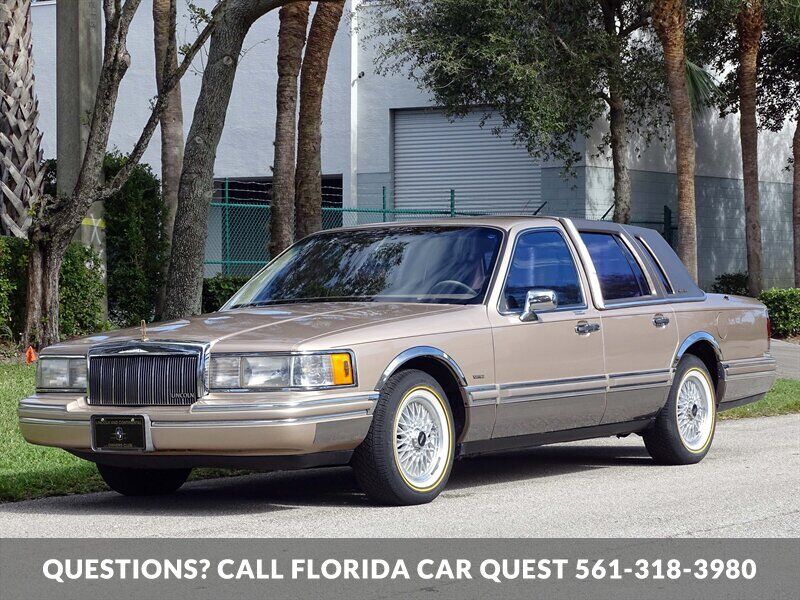 Lincoln-Town-Car-1992-Medium-Mocha-Metallic-Tan-94618-3