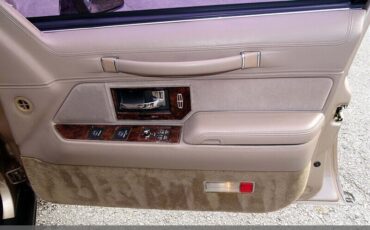 Lincoln-Town-Car-1992-Medium-Mocha-Metallic-Tan-94618-38