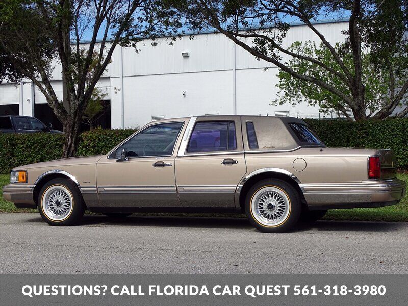 Lincoln-Town-Car-1992-Medium-Mocha-Metallic-Tan-94618-6