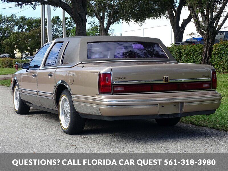 Lincoln-Town-Car-1992-Medium-Mocha-Metallic-Tan-94618-8