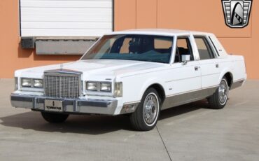 Lincoln-Town-Car-Berline-1985-White-Blue-63902-3