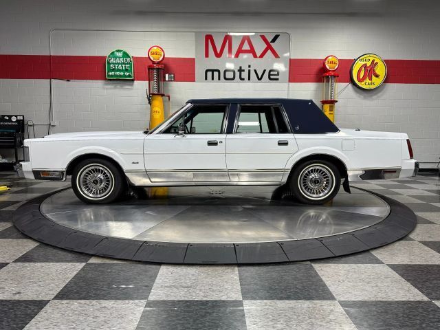 Lincoln-Town-Car-Berline-1988-63463-3