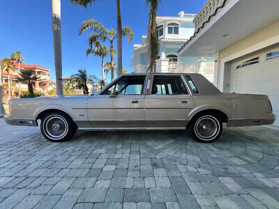 Lincoln-Town-Car-Berline-1989-Gold-Blue-21042-15