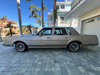 Lincoln-Town-Car-Berline-1989-Gold-Blue-21042-16