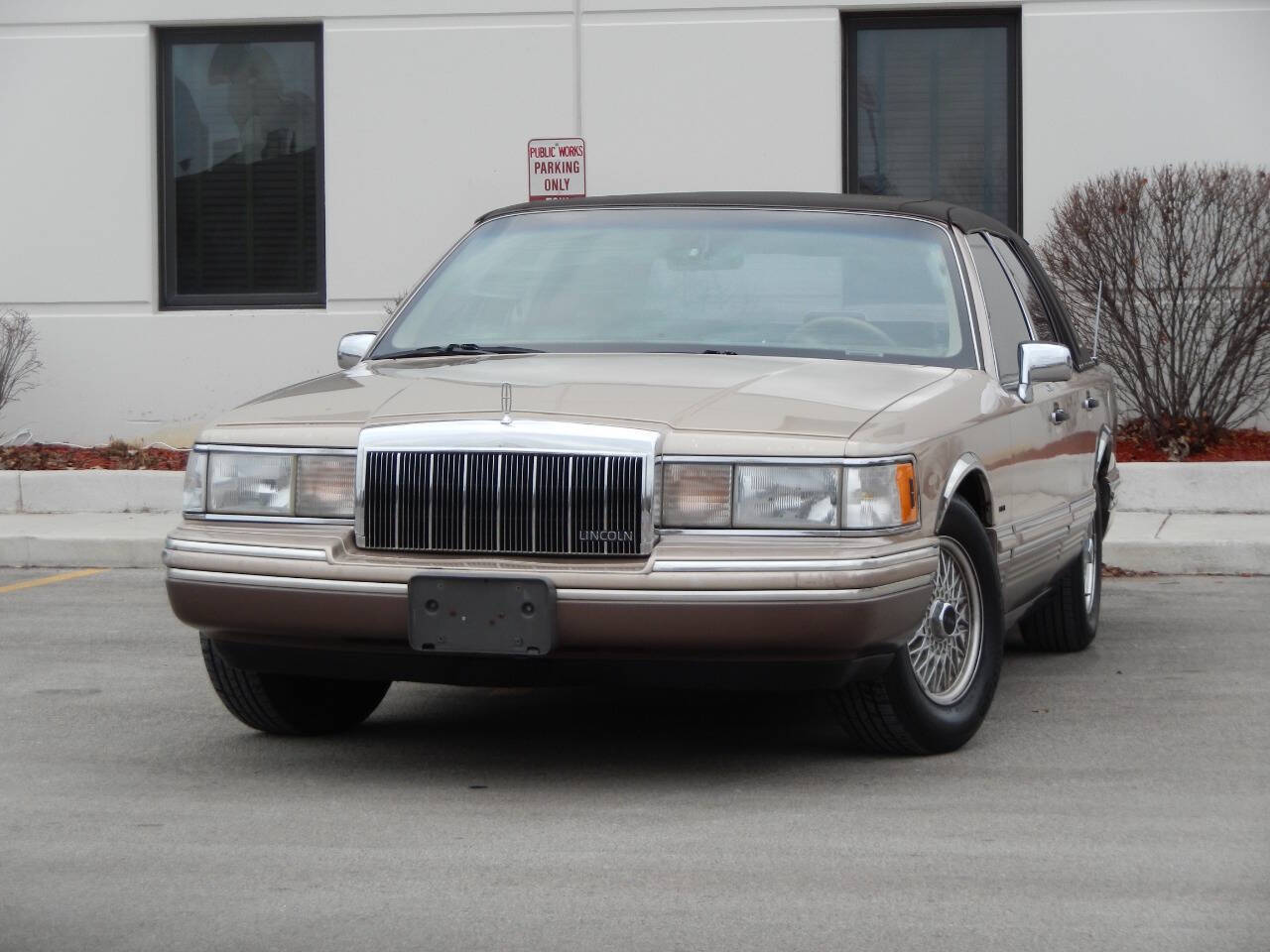 Lincoln-Town-Car-Berline-1992-Gold-Beige-178248-2