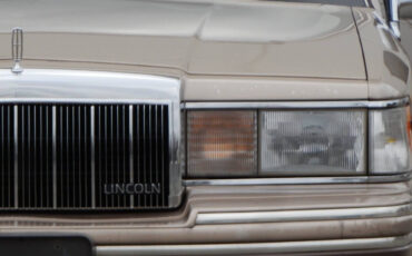 Lincoln-Town-Car-Berline-1992-Gold-Beige-178248-7