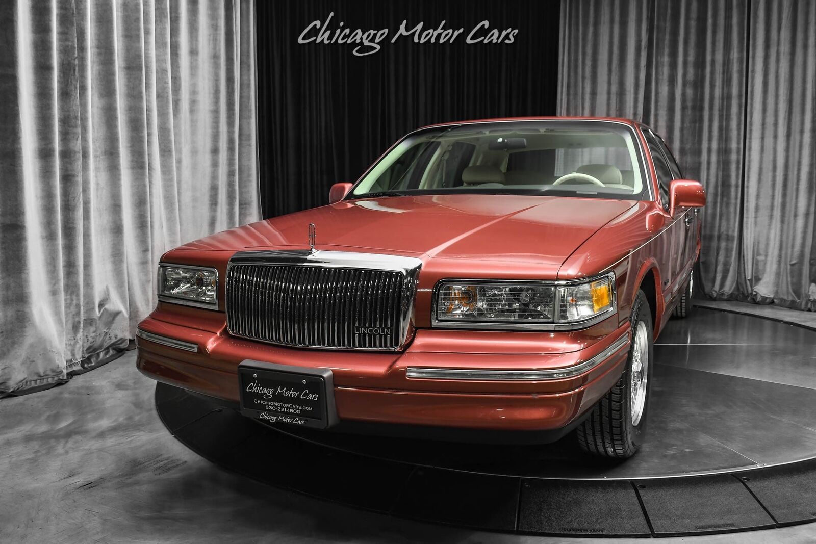 Lincoln-Town-Car-Berline-1995-Berry-Pearl-Metallic-Cream-70822-1