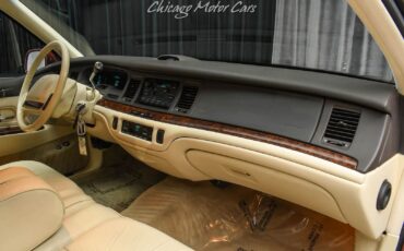 Lincoln-Town-Car-Berline-1995-Berry-Pearl-Metallic-Cream-70822-17