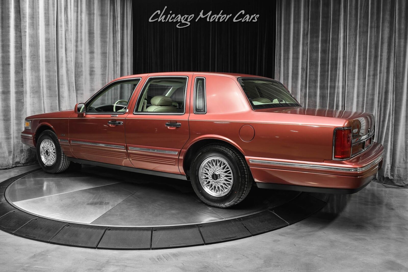 Lincoln-Town-Car-Berline-1995-Berry-Pearl-Metallic-Cream-70822-2