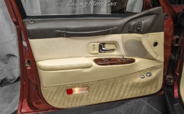 Lincoln-Town-Car-Berline-1995-Berry-Pearl-Metallic-Cream-70822-23