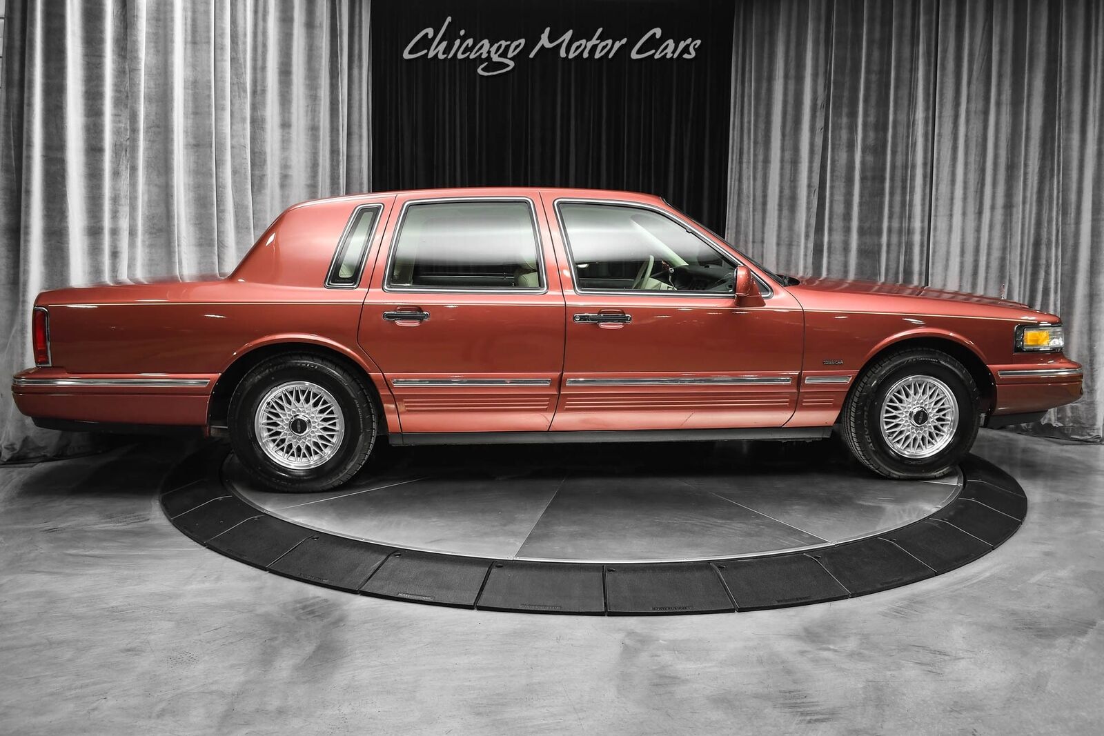 Lincoln-Town-Car-Berline-1995-Berry-Pearl-Metallic-Cream-70822-34