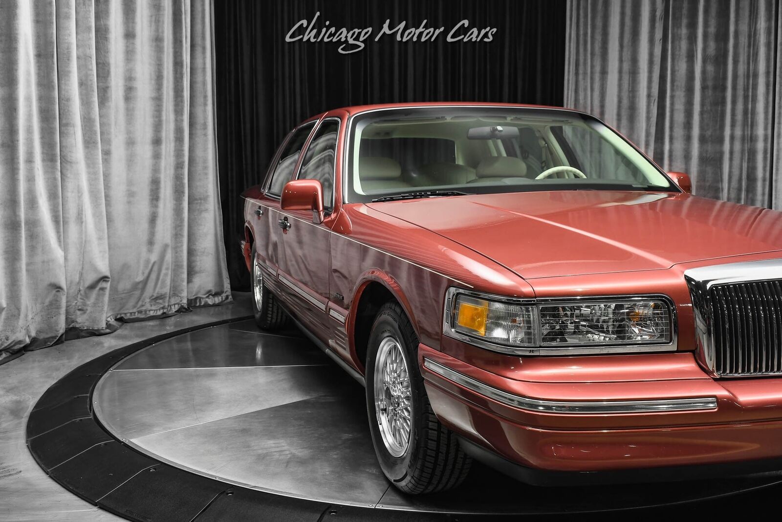 Lincoln-Town-Car-Berline-1995-Berry-Pearl-Metallic-Cream-70822-36