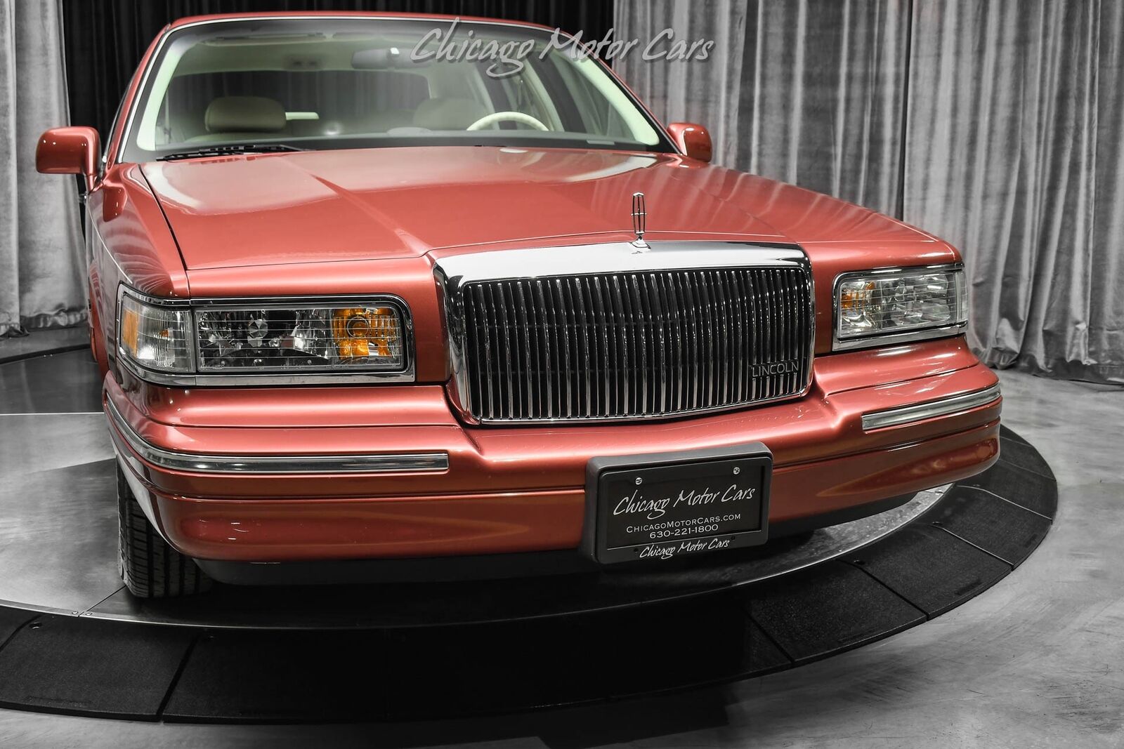 Lincoln-Town-Car-Berline-1995-Berry-Pearl-Metallic-Cream-70822-37