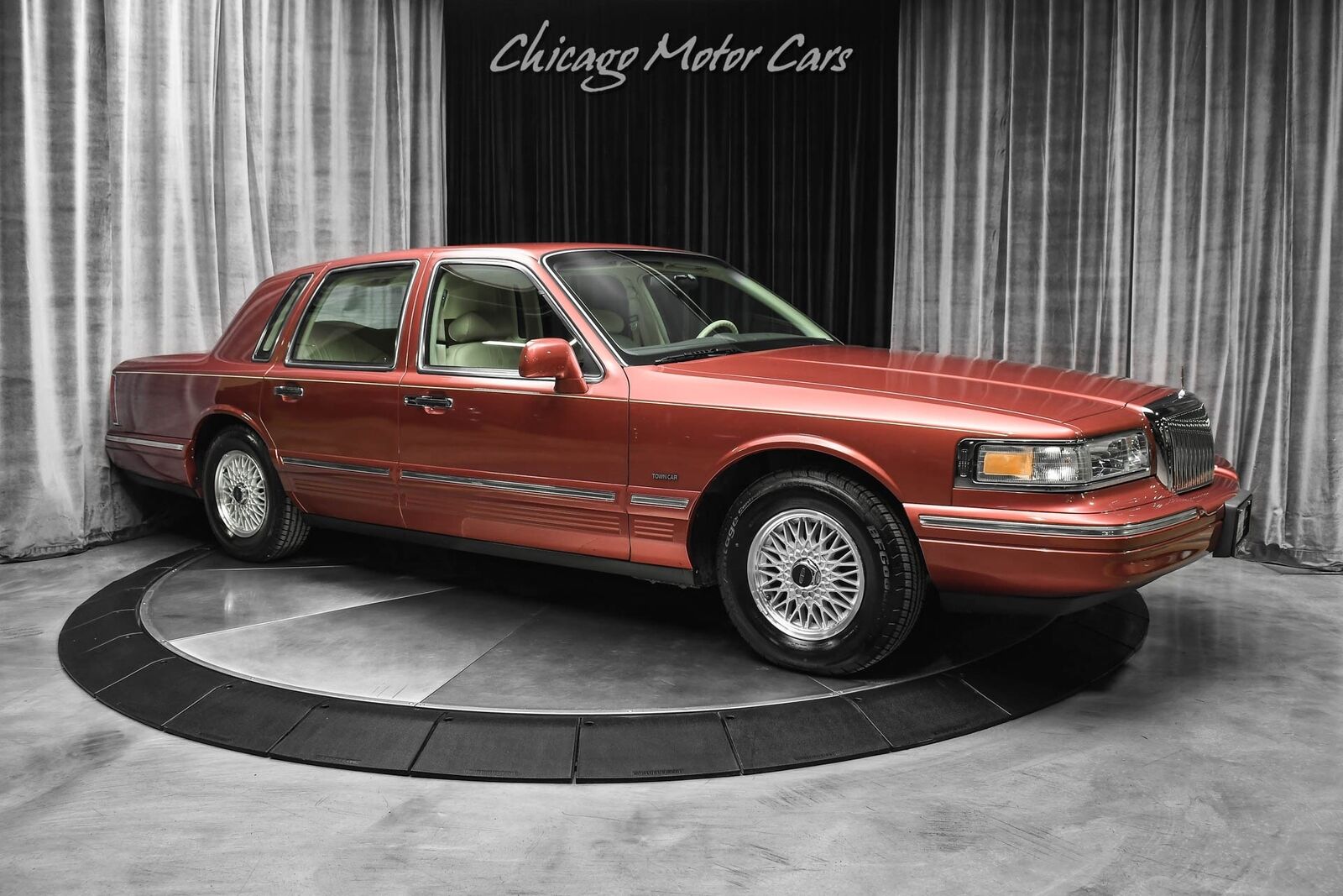 Lincoln-Town-Car-Berline-1995-Berry-Pearl-Metallic-Cream-70822-5